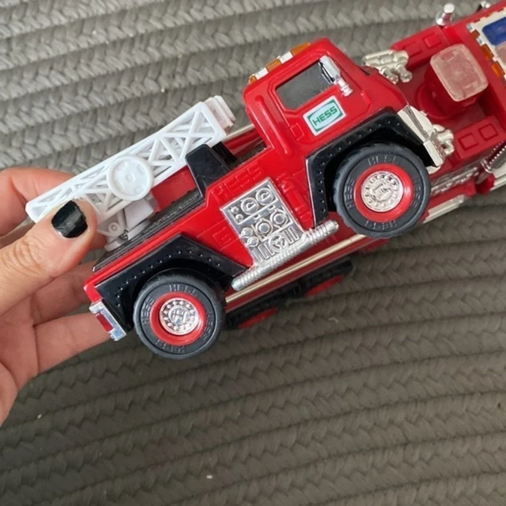 2015 Hess Fire Truck works needs batteries some signs of wear & play.